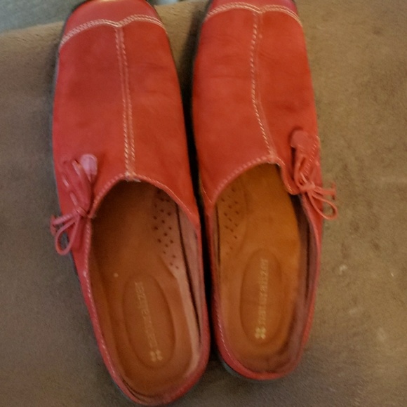 Red shoes - Picture 2 of 4